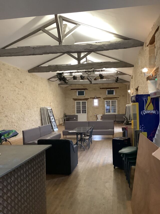 Notre salle de réception où nous organisons des concerts, du théâtre, des événements privés. 