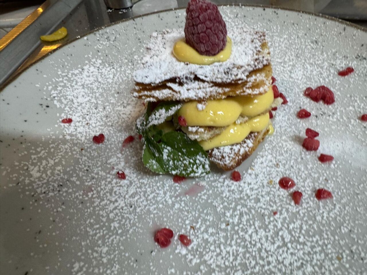 Millefoglie crema e lamponi