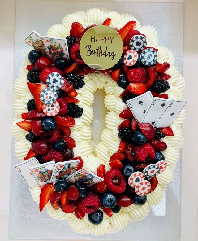 Number cake Pavlova fruits rouges à thème - sur commande