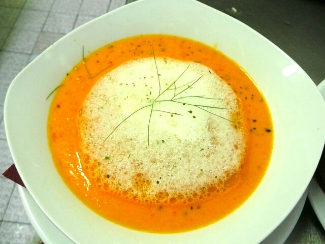 Süßkartoffelsuppe mit Fenchelschaum im Menü