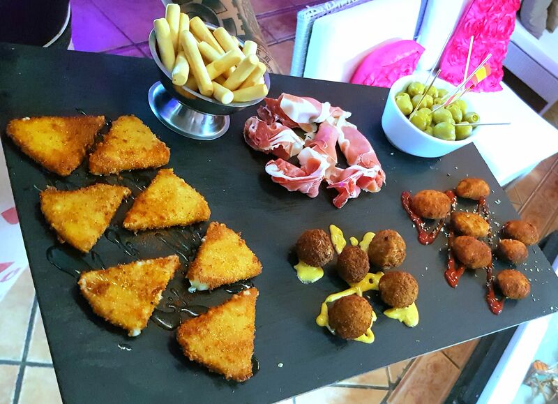 SPANISH TAPAS SELECTION
