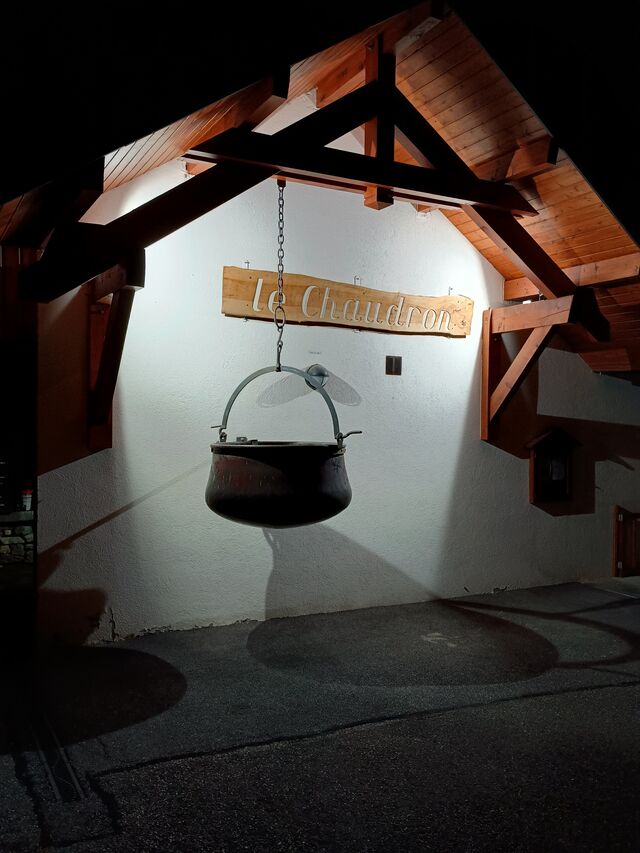 Façade coté chaudron de nuit