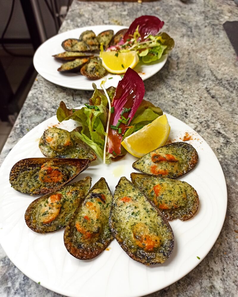 Entrée : Moules Gratinees en persillade