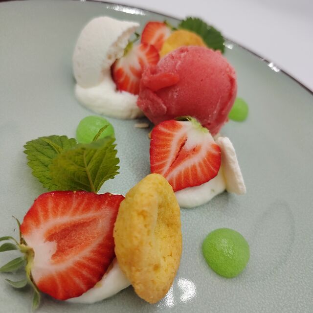 Fraises françaises et faisselle d'Etrez