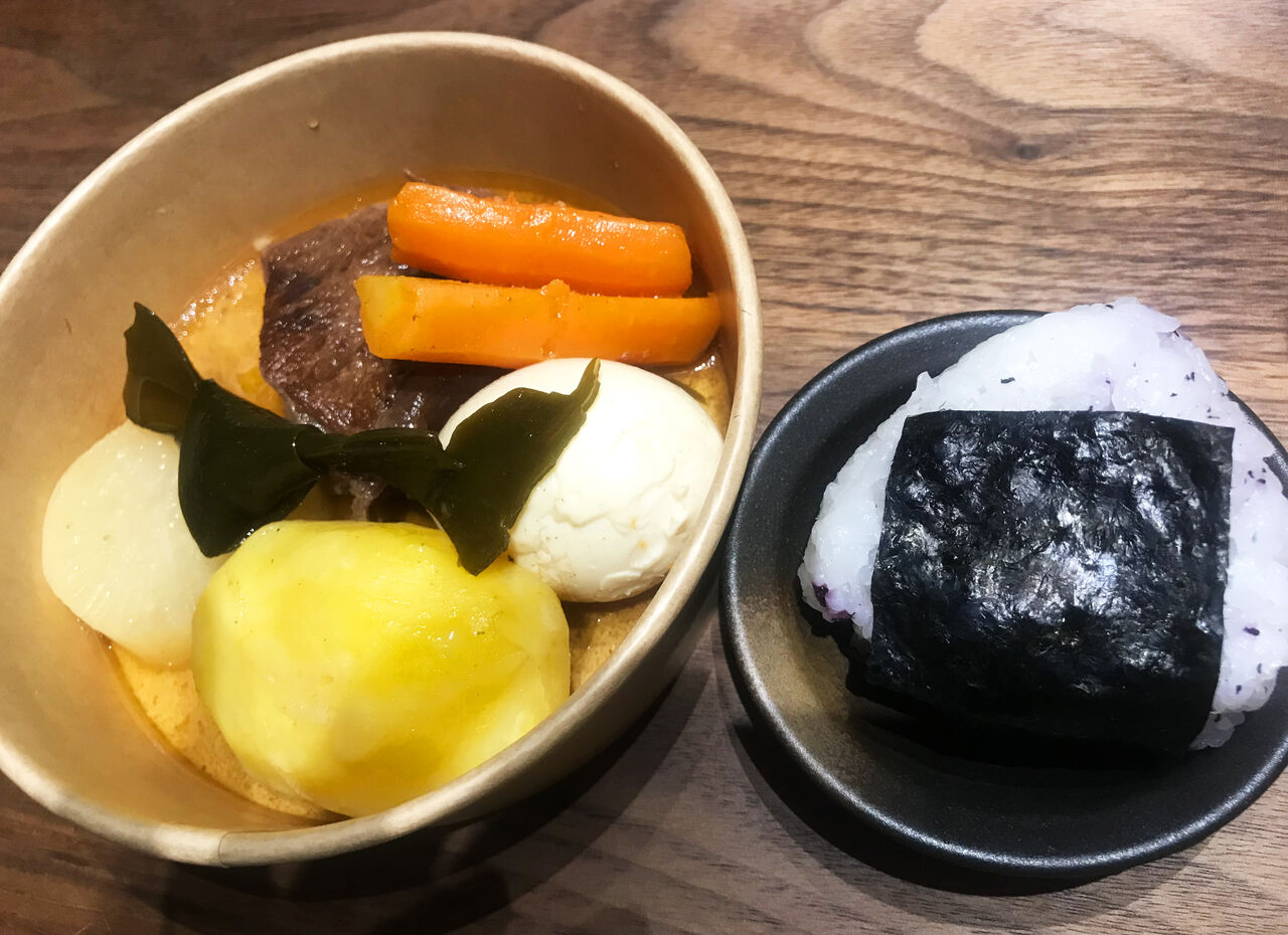 Oden avec un onigiri