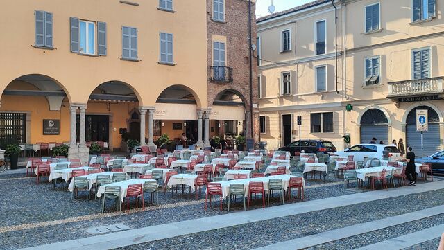 I nostri tavoli sulla piazza