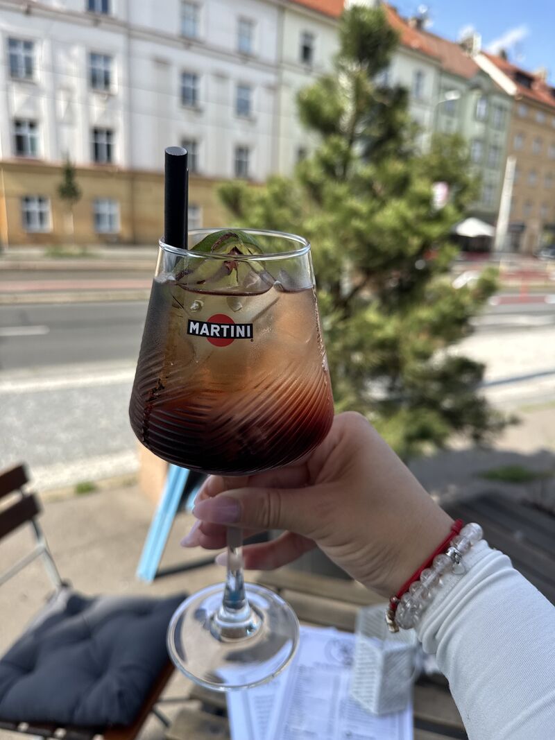 Sour cherry Spritz🍒