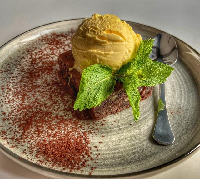 Vanilla Icecream+Chocolate Brownie 