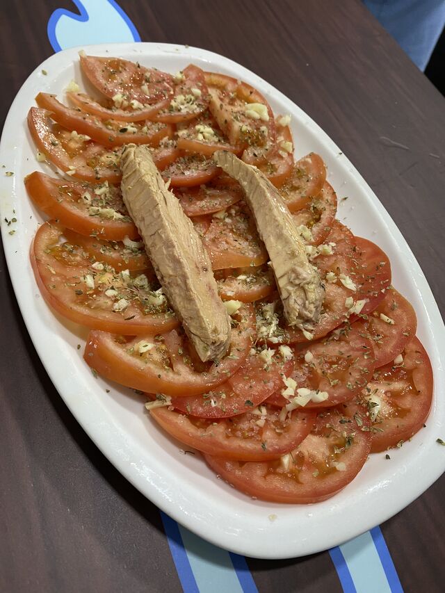 Tomate aliñado con melva 