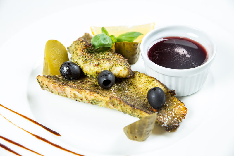 Філе морського окуня під соусом Песто.