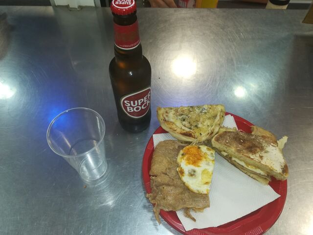 Bifana Especial em Bolo do Caco