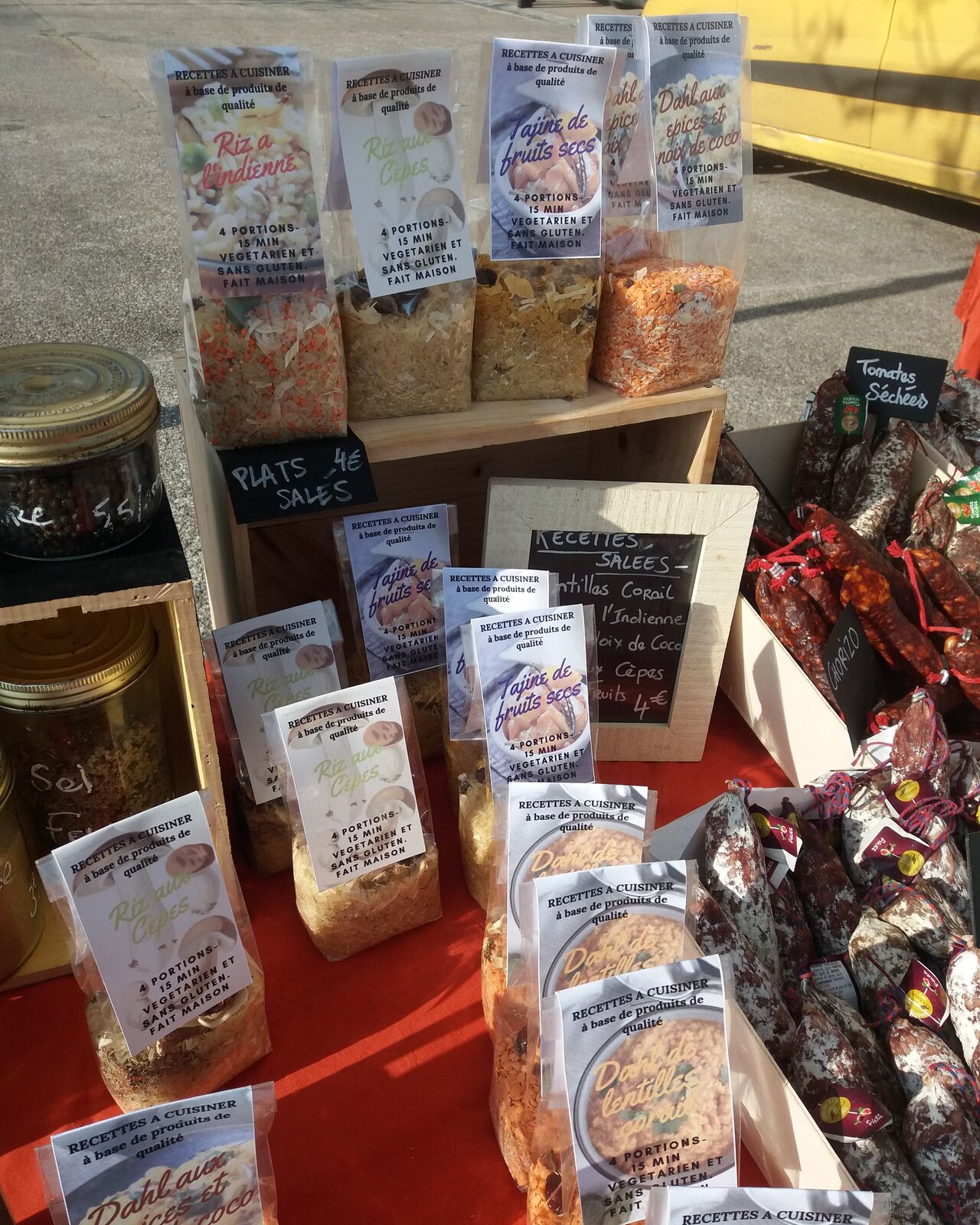 Dégustez des plats de notre compostions Dahl coco , tajine aux fruits secs , riz aux cèpes ... facile et délicieux !