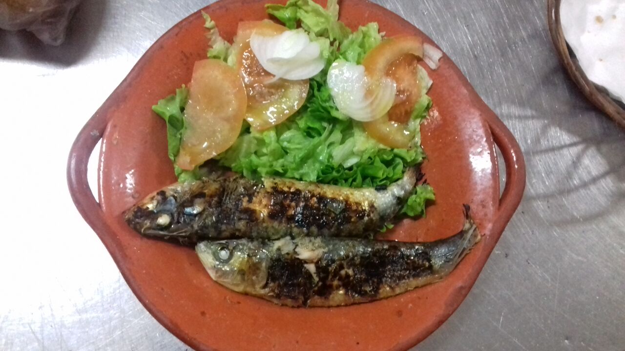 Sardinhas Assadas - Menu Lisboa 10€ - inclui bebida 0,20 + sardinhas c/salada e café 
