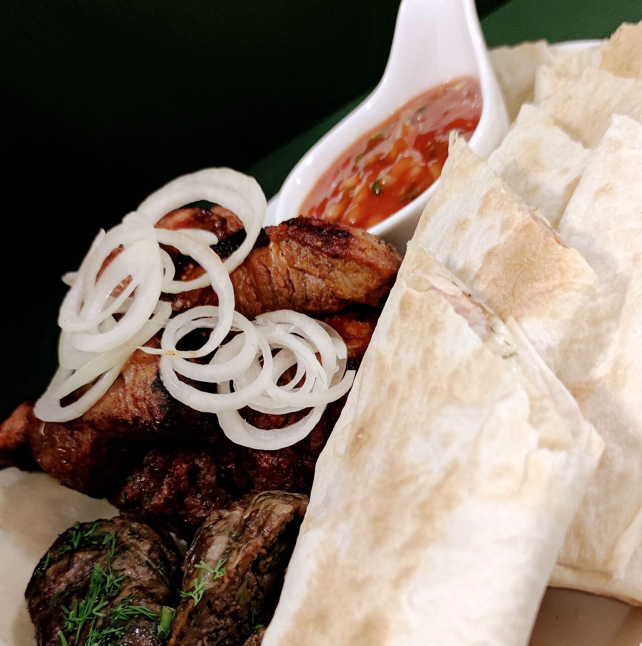 Гриль меню - окрема любов - соковитий шашлик, хрусткий лаваш та пікантний соус.