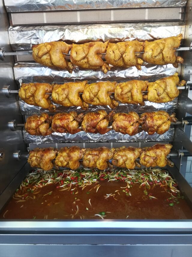 Demi poulet ou poulet entier avec pomme de terre sur place ou à emporter 