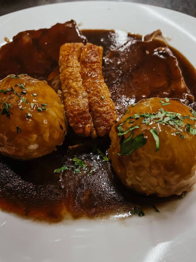 Schweinebraten mit Dunkelbiersoße