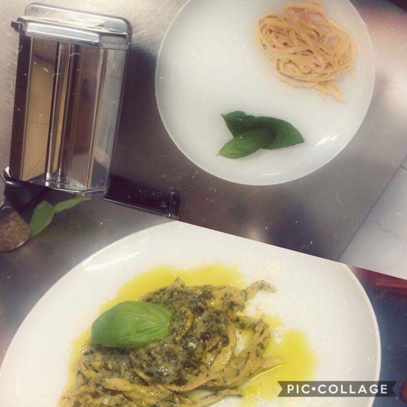 Nuestras tagliatella casera echa a mano , con pesto ???