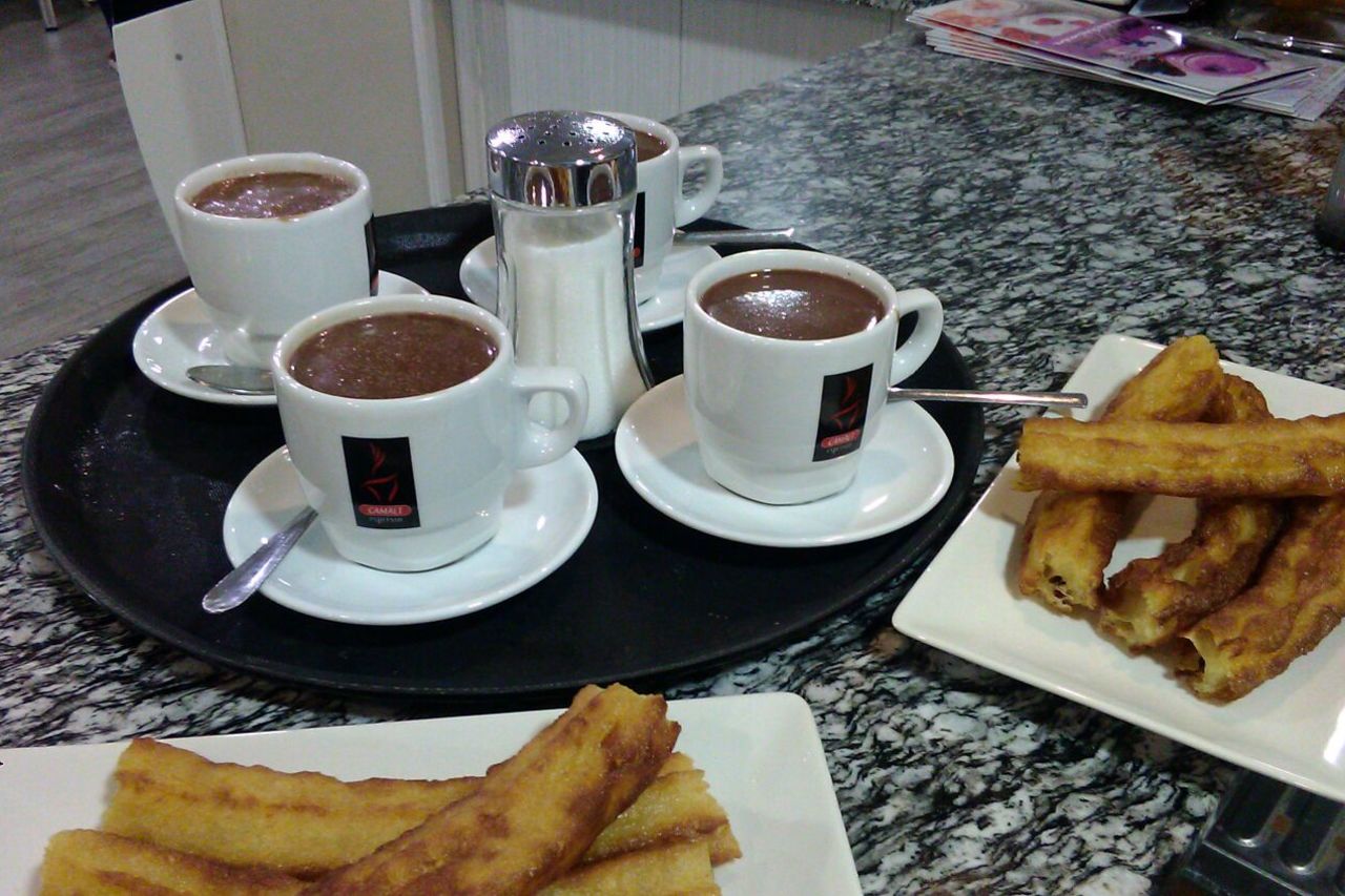 CHOCOLATE CON CHURROS