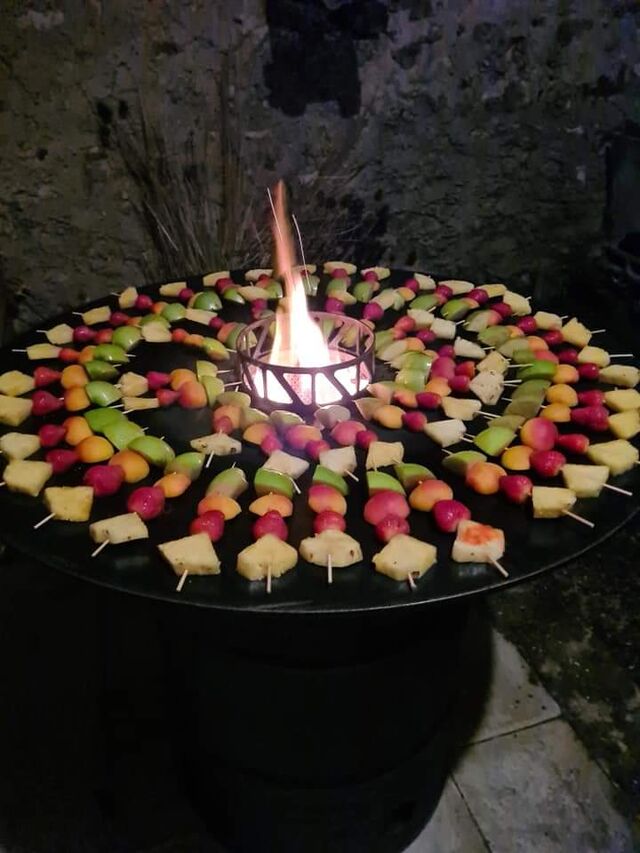BROCHETTES DE FRUITS FRAIS FLAMBEE