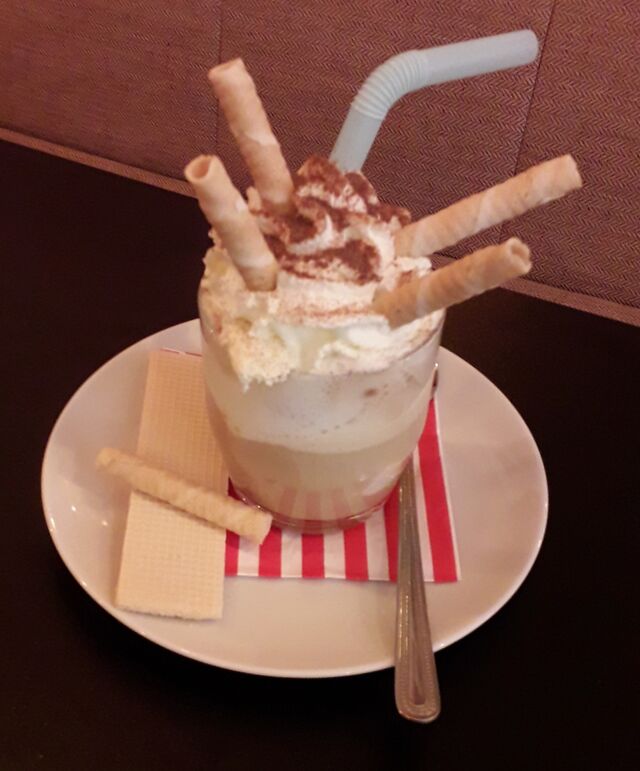 NEU !!! kleiner Eiscafe... mit LIEBE gemacht ?