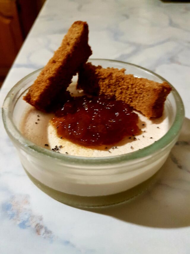 Panna cotta de foie gras pain d'épices toasté