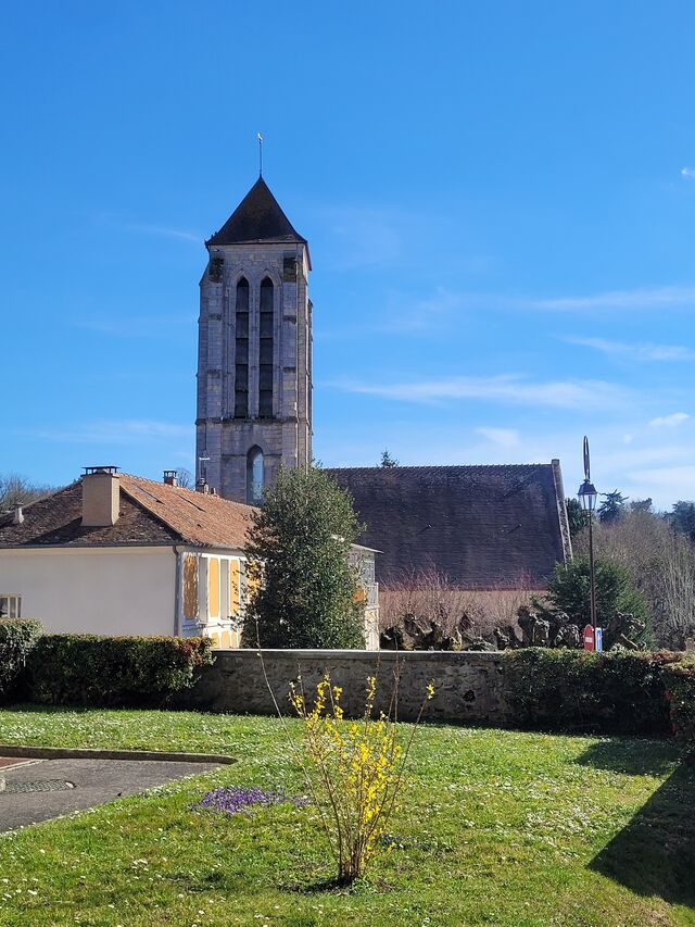 LE CLOCHER DE L'EGLISE : place du 8 mai 1945
