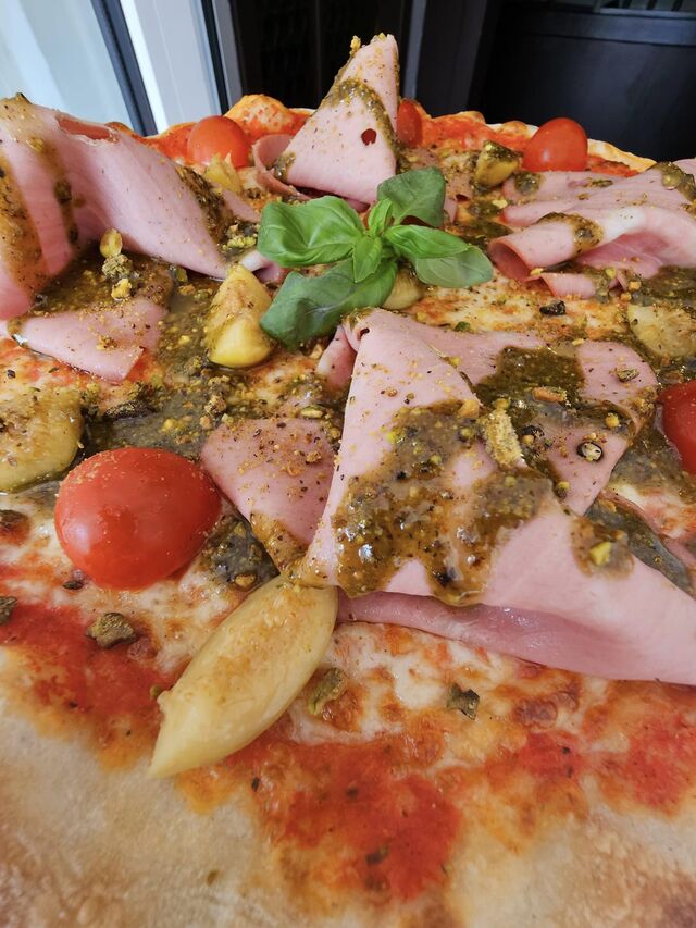Pizza Mortadella Pistazie