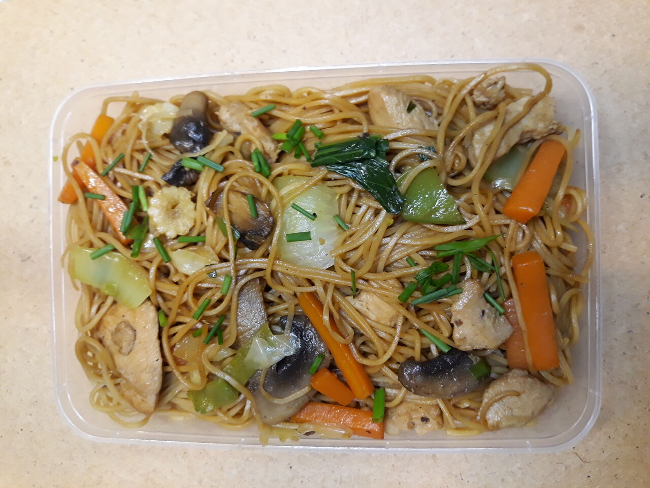 Nouilles Poulet, Légumes sautés et oeuf