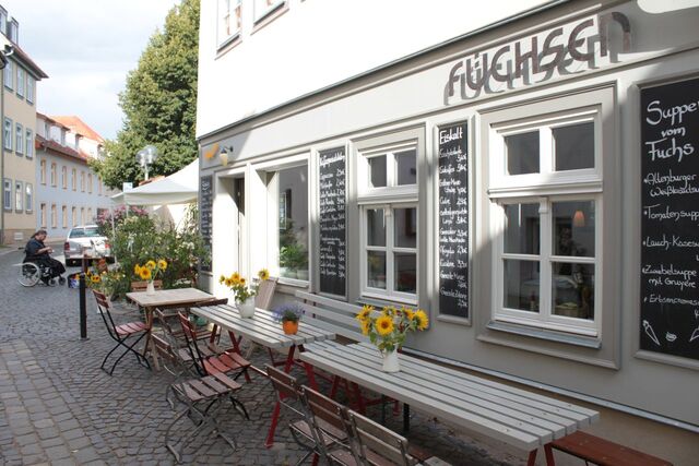 #Füchsen Außenbereich #Sommer #Sonnenblumen #Oleander #Füchsen #Hütergasse 13 #Dämmchen #Café #bestes Frühstück #hausgemacht