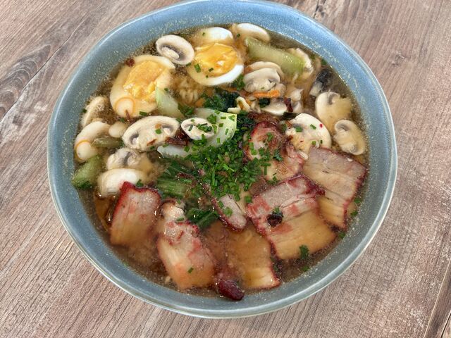 Soupe de nouille au porc laqué