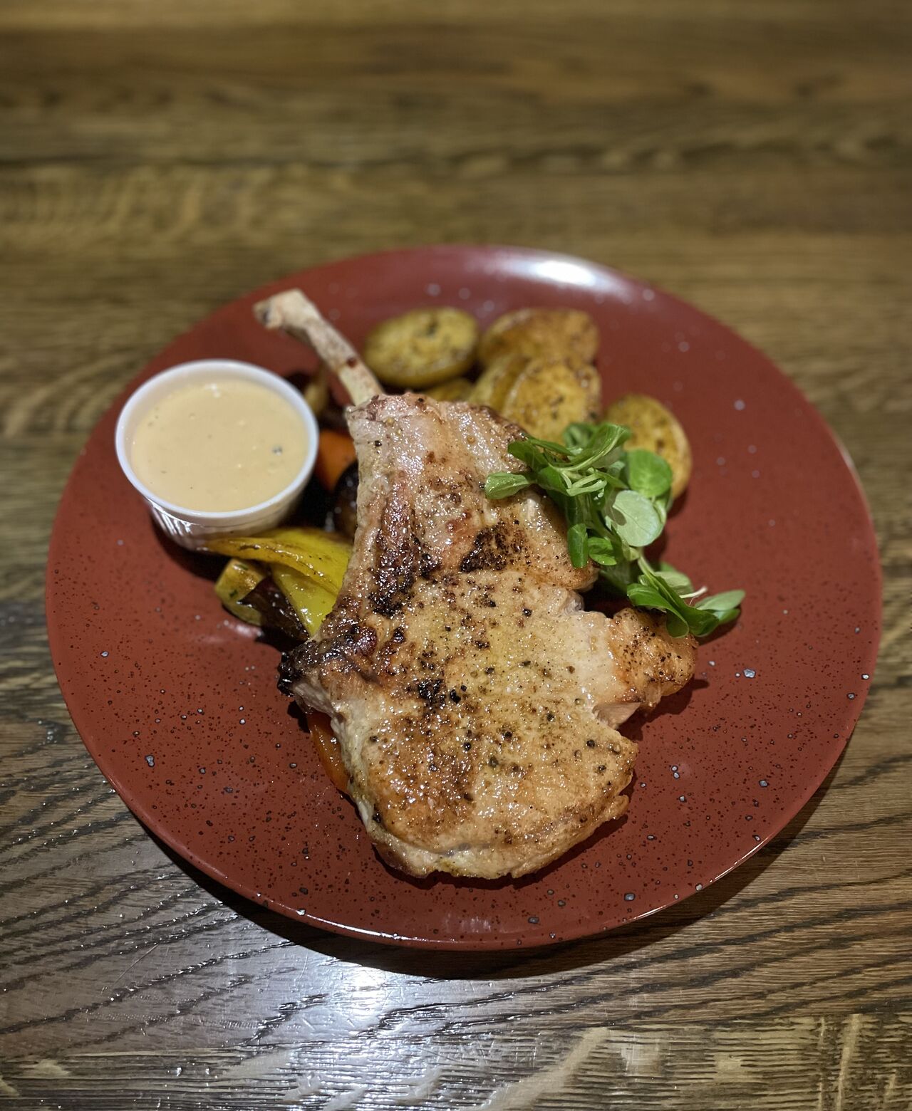 Vepřový steak s kostí (Tomahawk)