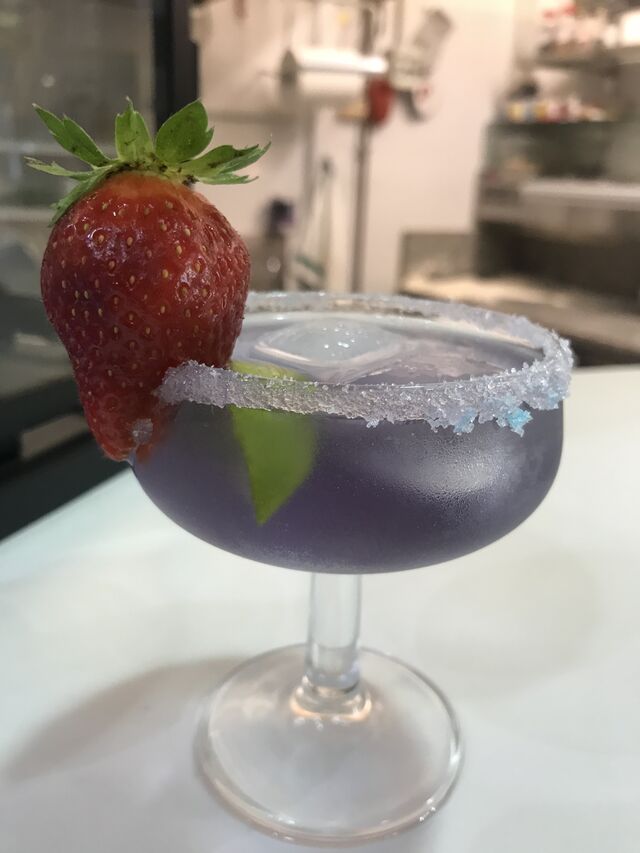 Gli aperitivi: dall'Aperol, passando per il Campari al Blue Lagoon rivisitato