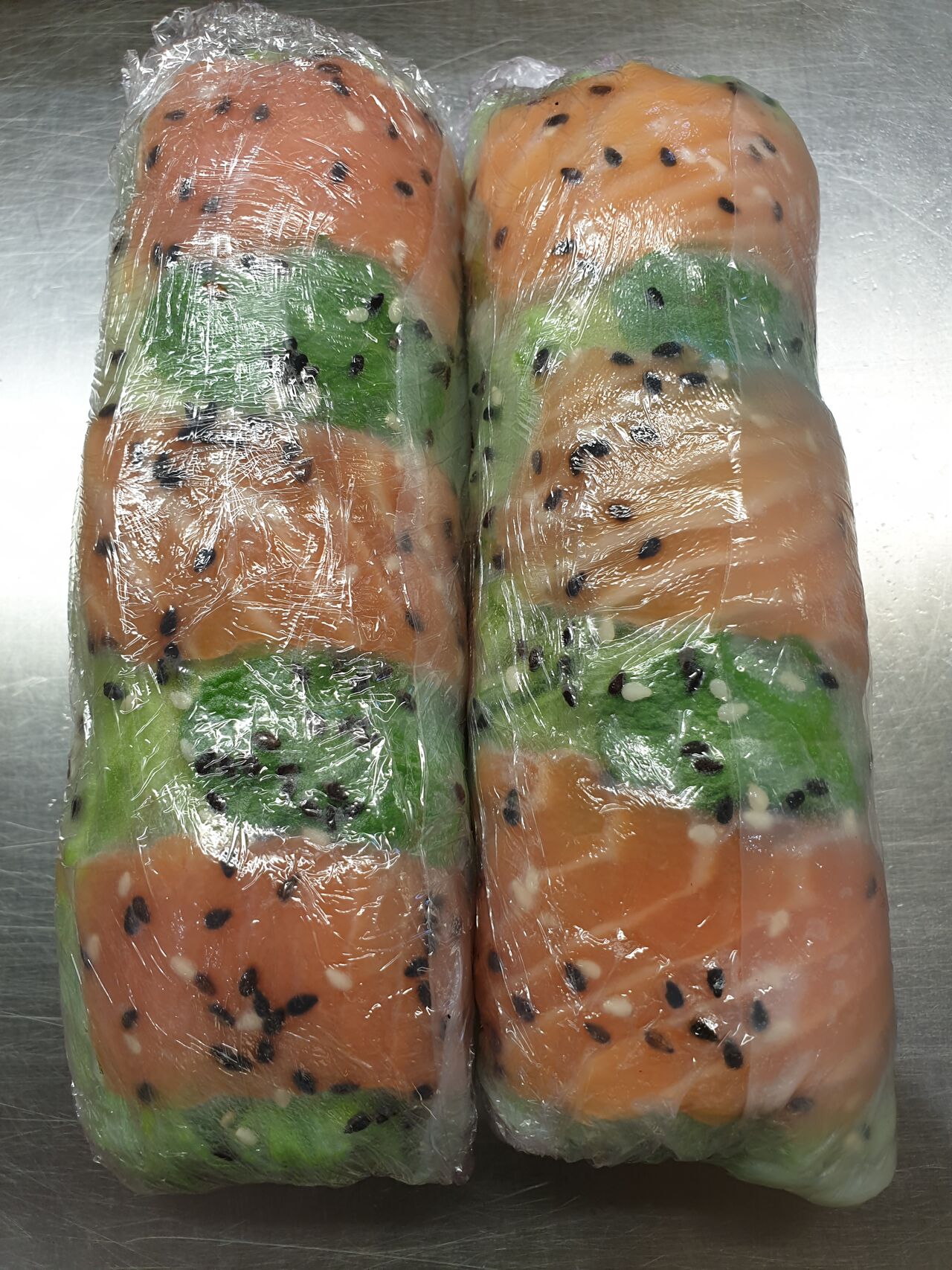 Rouleaux de printemps au saumon 