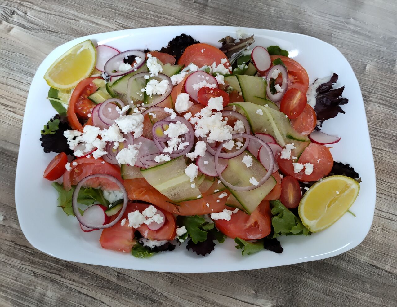 Salade Fraîcheur à la Truite Fumée