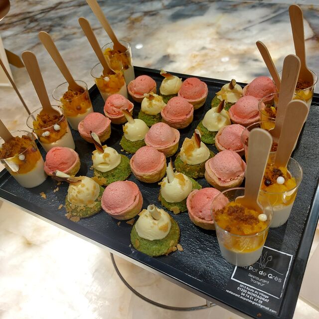 Mignardises sucrées. Sur demande, produits de saison