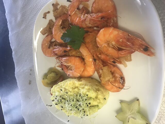 Poêlée de crevettes à l’ananas