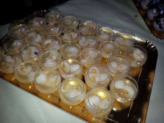 verrine de lychee a la gelée d'eau de rose