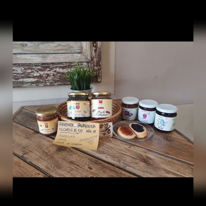 Pane e marmellata a merenda!!!! O a colazione!!!! 😋 Marmellata e Miele a km 0 !!! Bontà!!