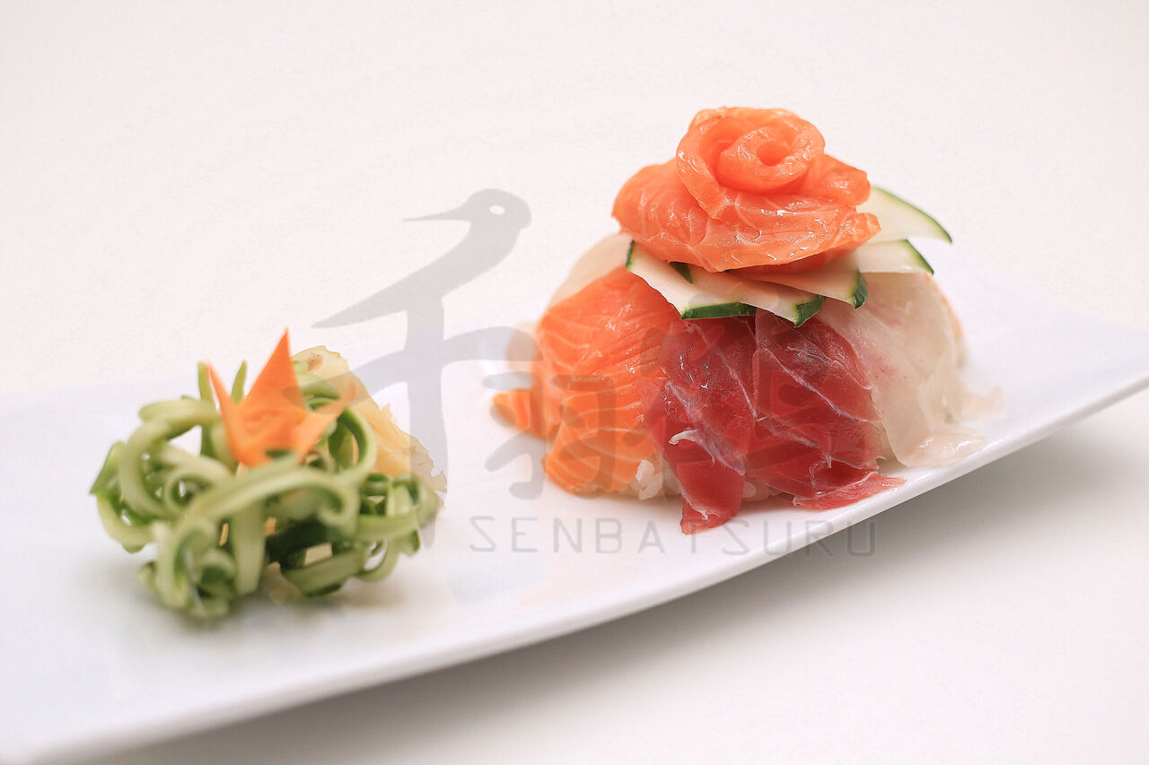 Cirashi Special, riso sushi con pesce misto e caviale (le immagini sono a scopo illustrativo)