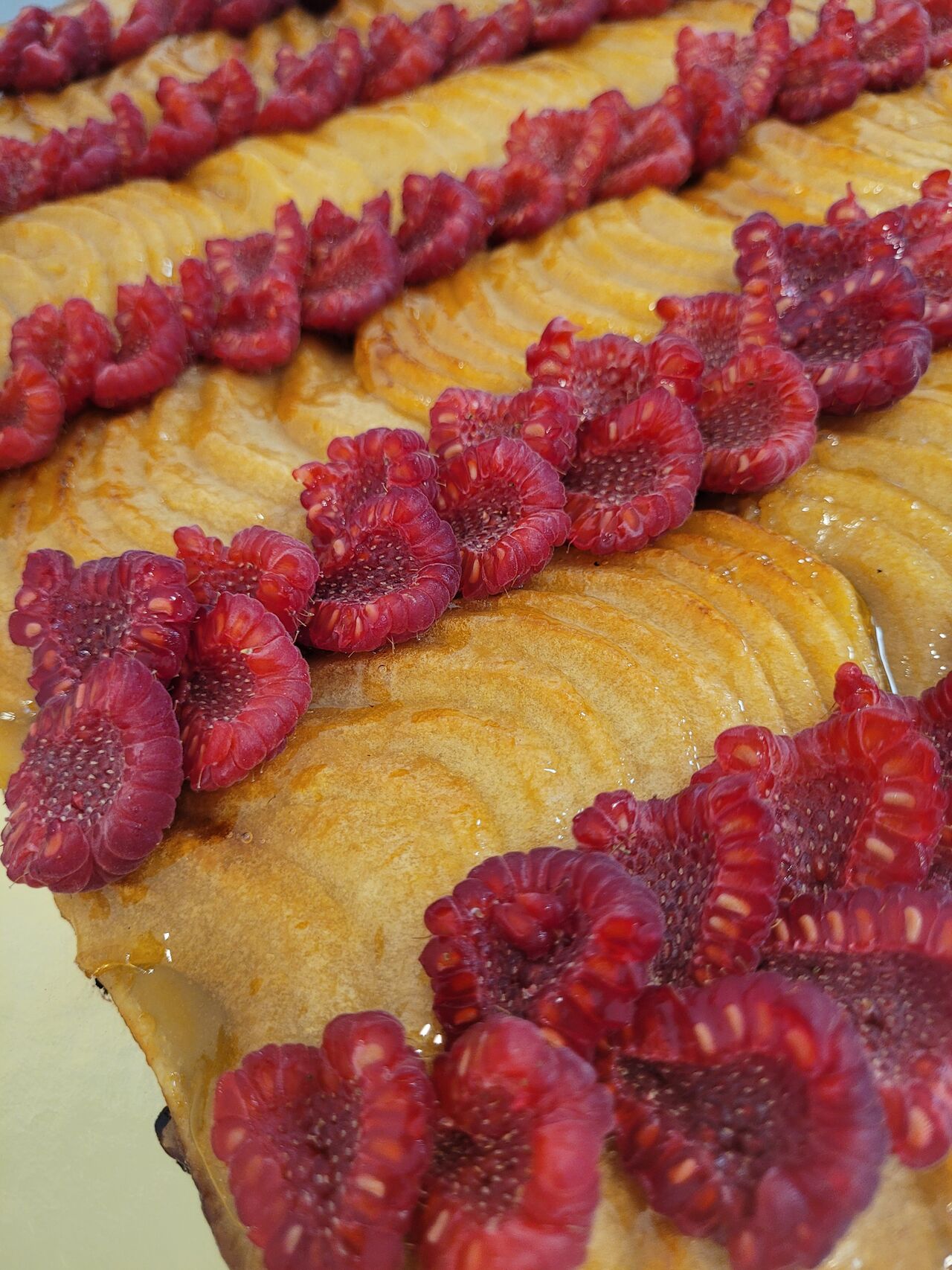 TARTE AUX POMMES et FRAMBOISES