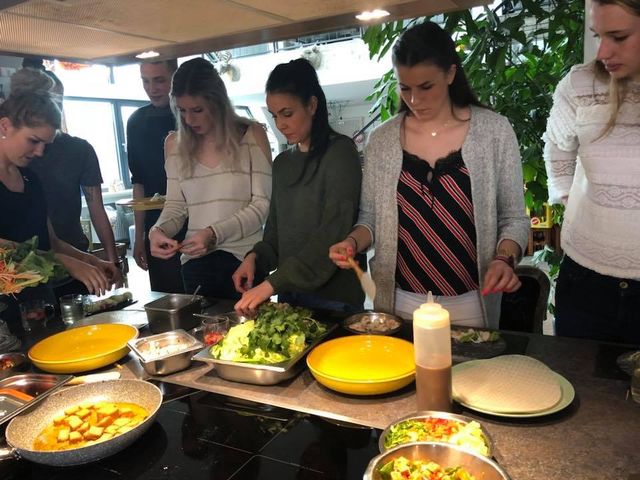 Ladies in Black beim selber kochen 