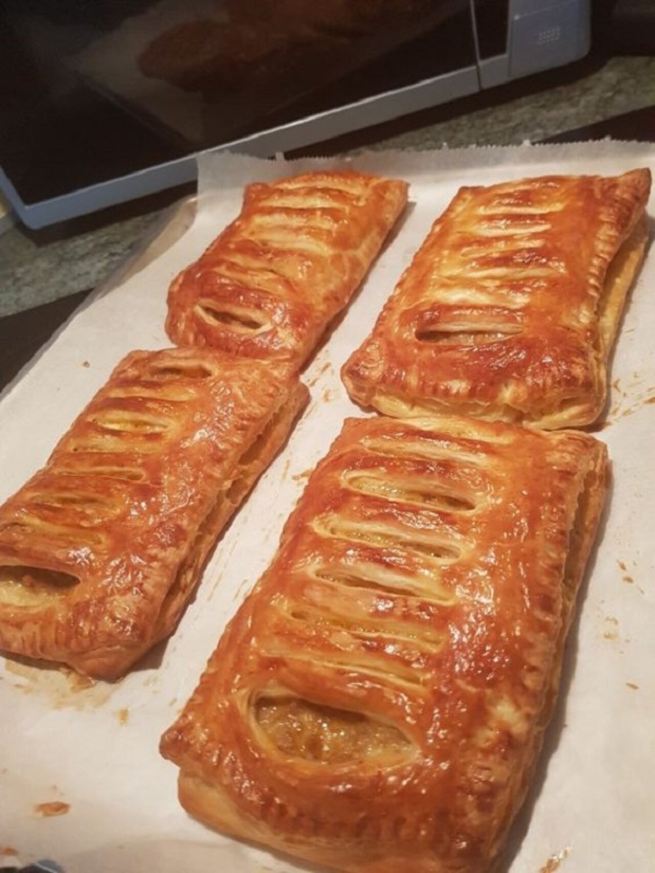 Słodkie wypieki z ciasta francuskiego