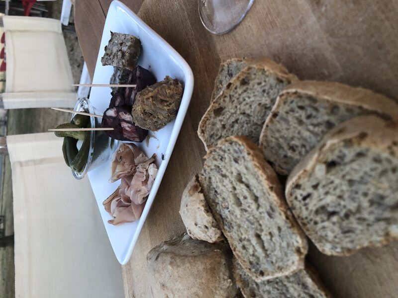 Petit apéro avec charcuterie et pain maison