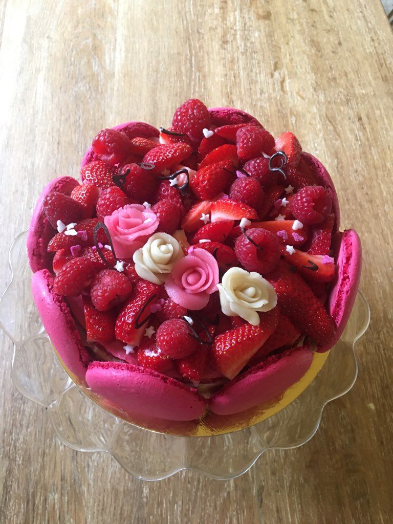 Charlotte macaron fraises
8 personnes 32€
