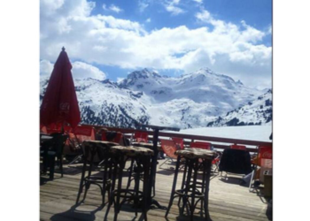 vue imprenable sur l'aiguille du fruit et le mont vallon