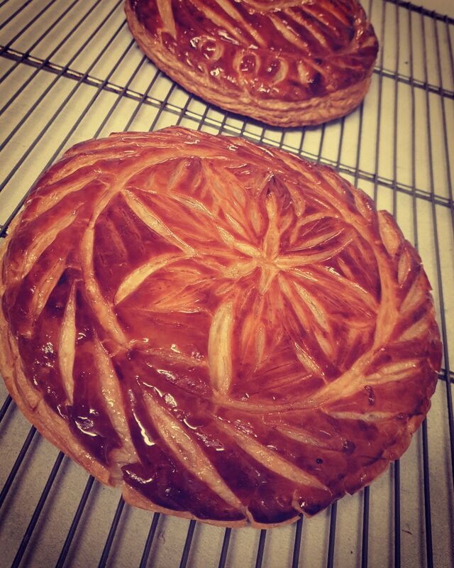 Qui ne rêve pas de sa Galette à la Frangipane MAISON !? Personne ? Ca n'étonne personne ..