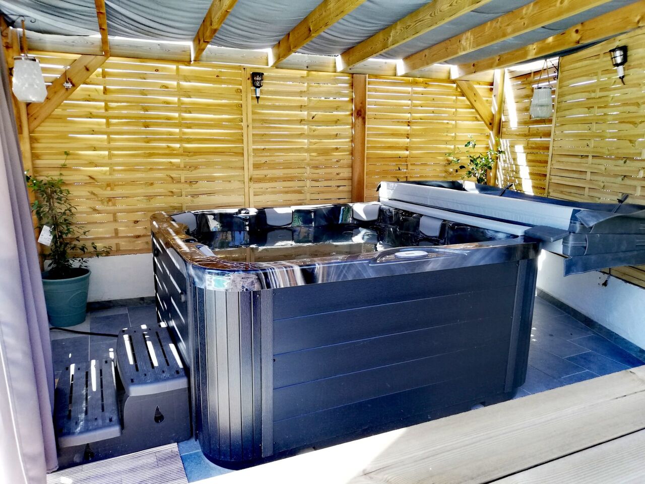 Jacuzzi option 1h 30€pour maximum 5pers 