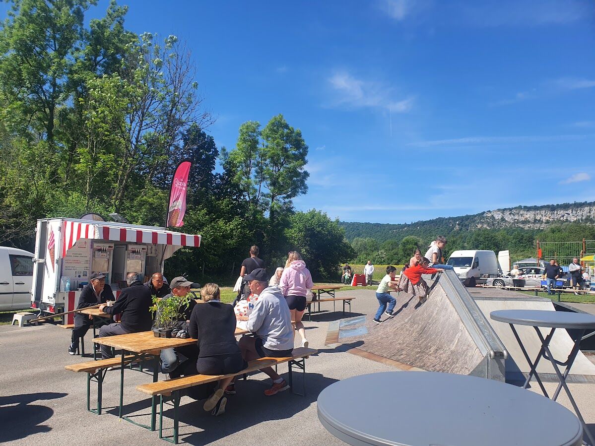 vide grenier NANTUA BRION