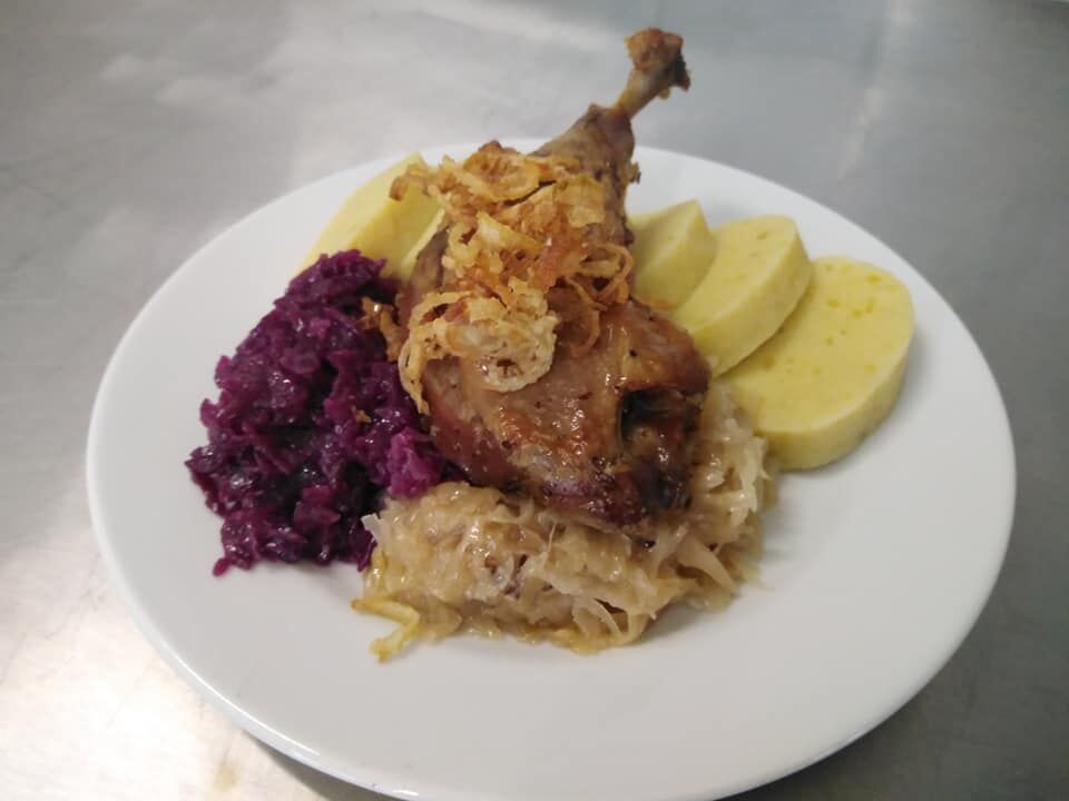 Pečené kachní stehno