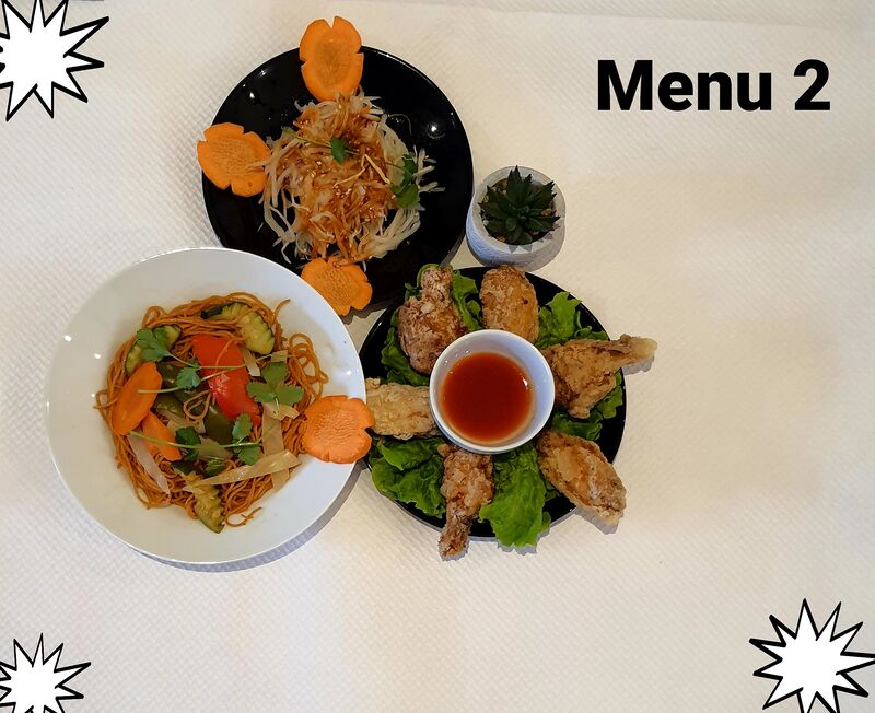 *Salade de chou
*Ailes de poulet
*Nouilles sautées aux légumes. 